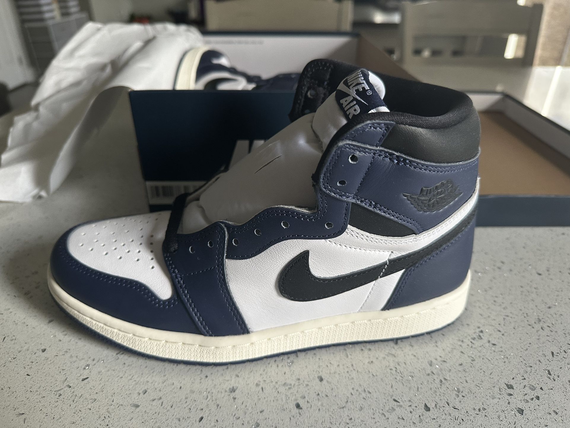 MEN'S AIR JORDAN RETRO 1 Midnight Navy/Black/White/Sail size 8.5