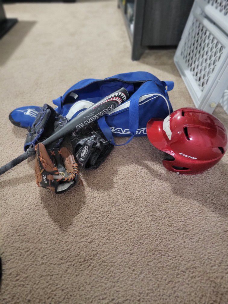 Easton Youth Bag, Bat, Helmet & 3  Gloves