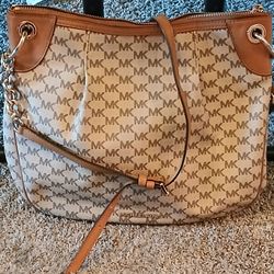 Michael Kors Jetset Crossbody Bag