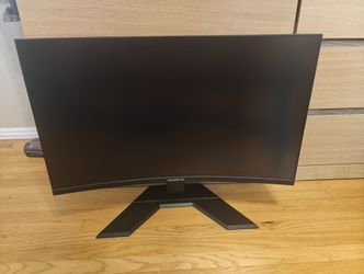 Gigabyte G32QC 32 inch 2560 x 1440p 165 Hz AMD FreeSync gaming monitor with stand and power cable
