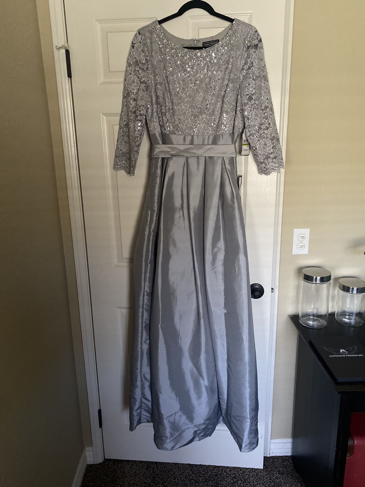 SIZE 14. Dress (Bridal, White tie, Quince ect.)