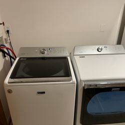 Maytag Bravos XL Electric Washer And Gas Dryer Set $950