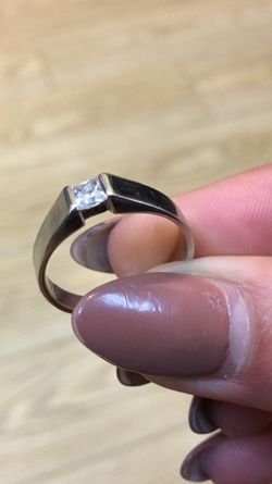 14 k White Gold Diamond Ring