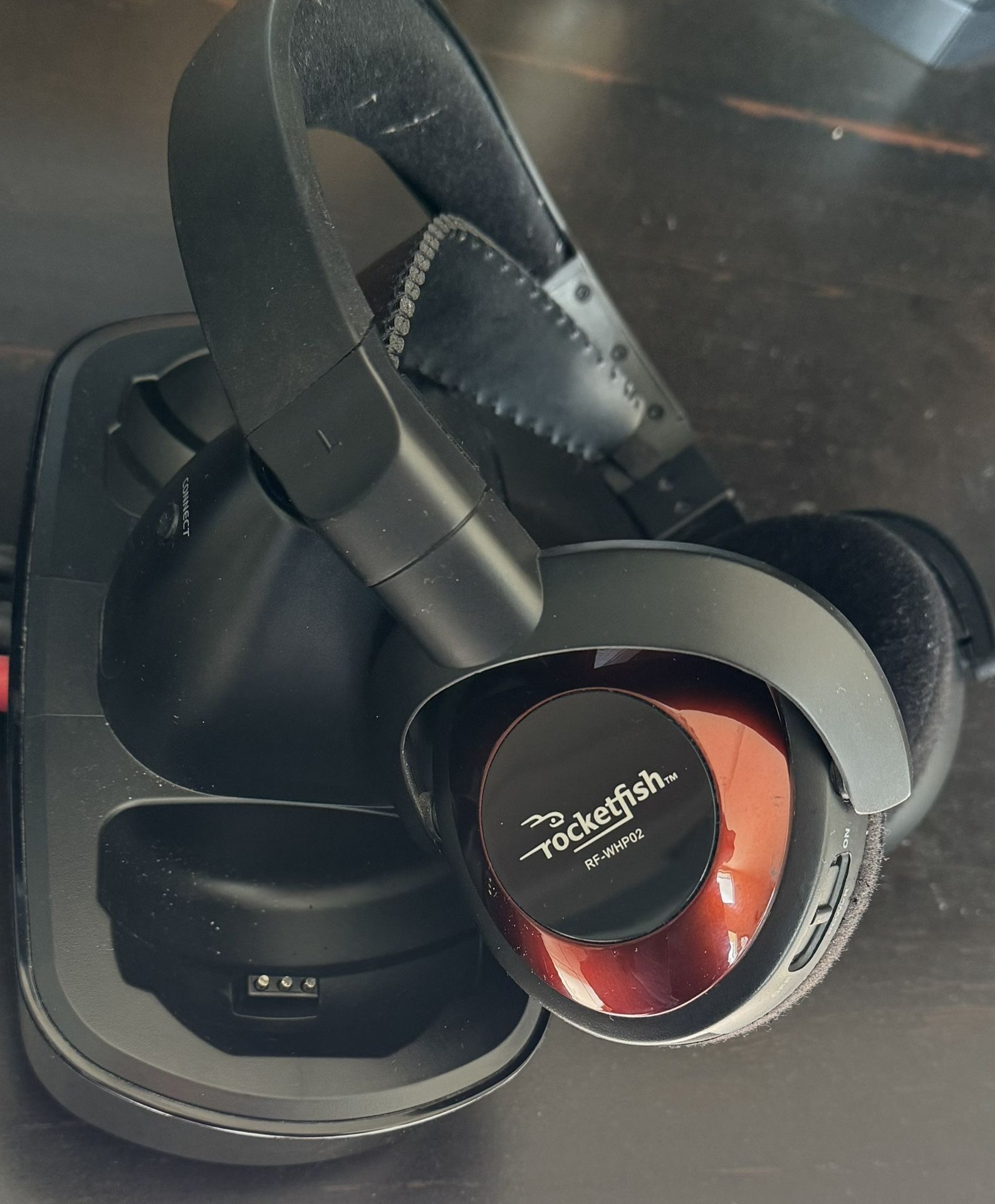 Rocketfish Wireless Headphones, Surround Sound, Voice Enhancing With Volume Adjustment Plus Aux Input With Mic Options, Great Condition