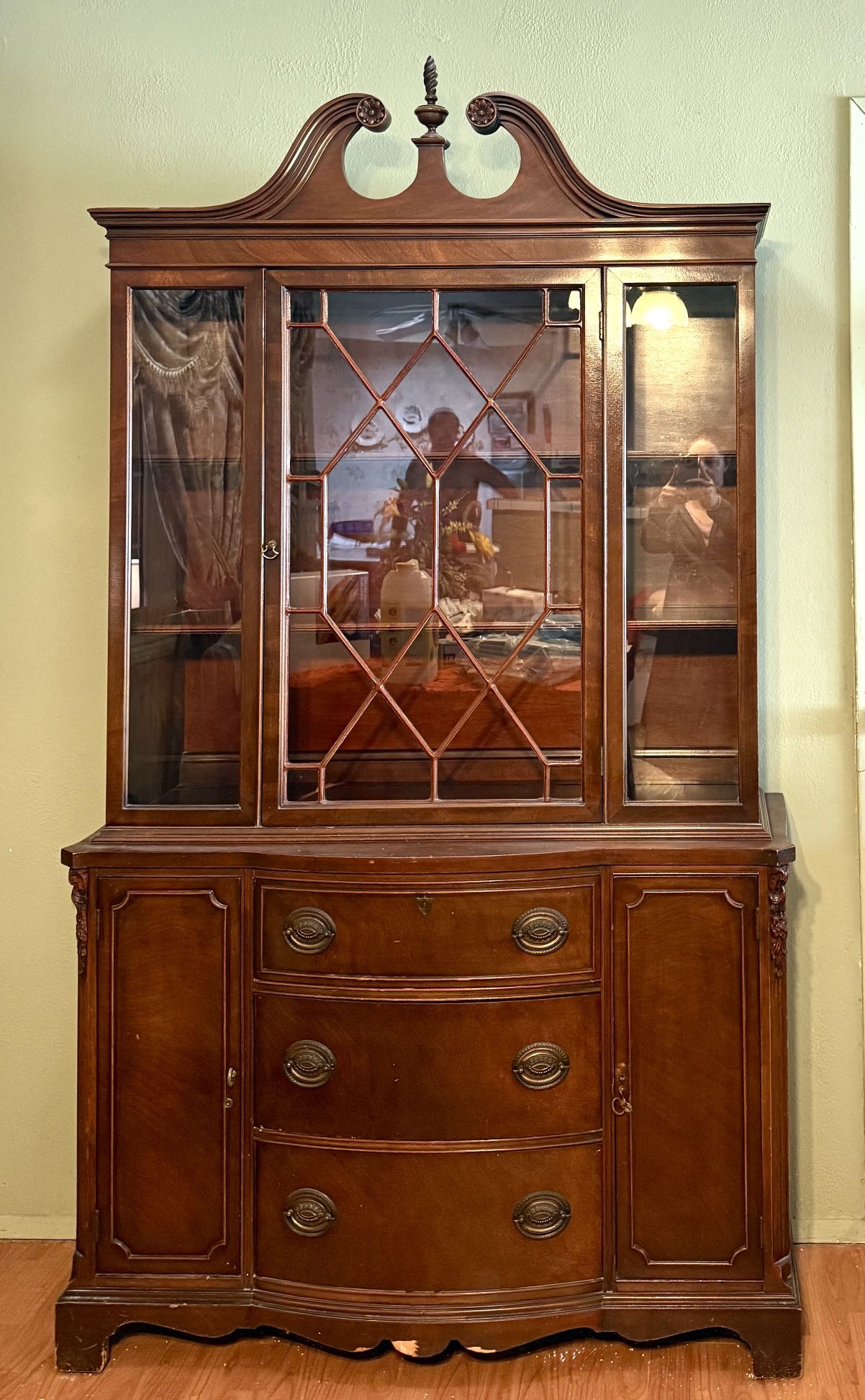  China Cabinet