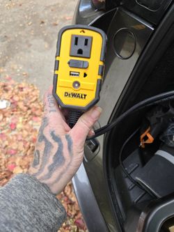 DEWALT 140W Power Inverter with USB with Dual USB Ports, 120V Outlet