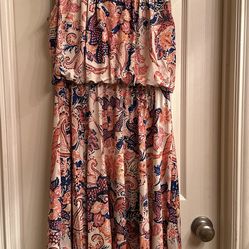 Dress with lace detailing on the front and bottom