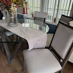 Round Dining Room Table 