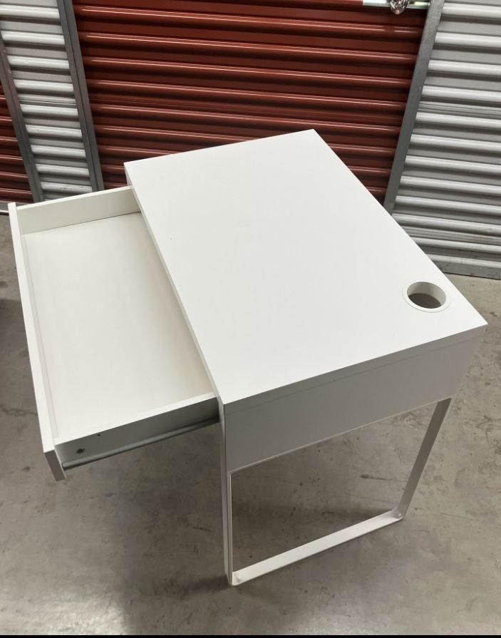White Ikea Micke Desk Great Condition