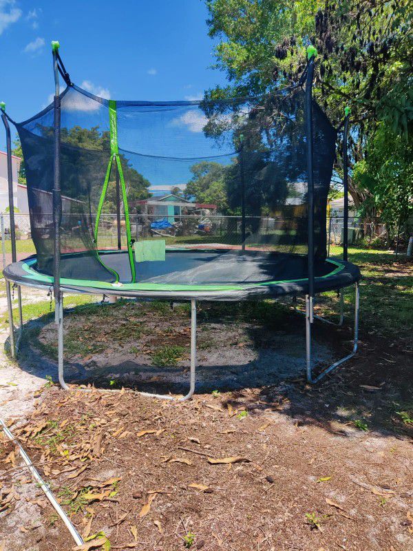 Trampoline With Safety Enclosure Net 14ft Diameter 
