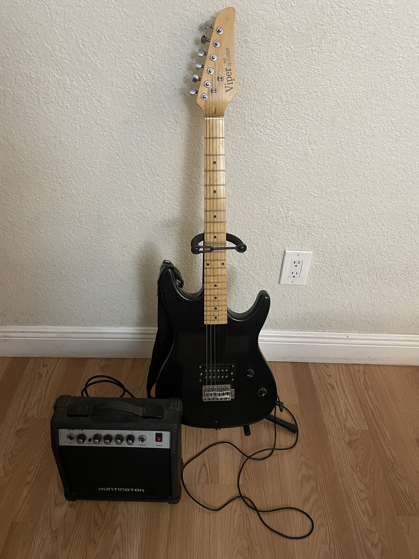 Electric Guitar + Amplifier Like New 