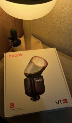 Trade me this canon flash godox V1 for a E Mount Sony lense