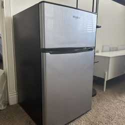 Whirlpool 3.1 Cu Ft Mini Refrigerator With Freezer (Like New)