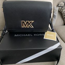 Brand New Michael Kors Medium Purse 👜 
