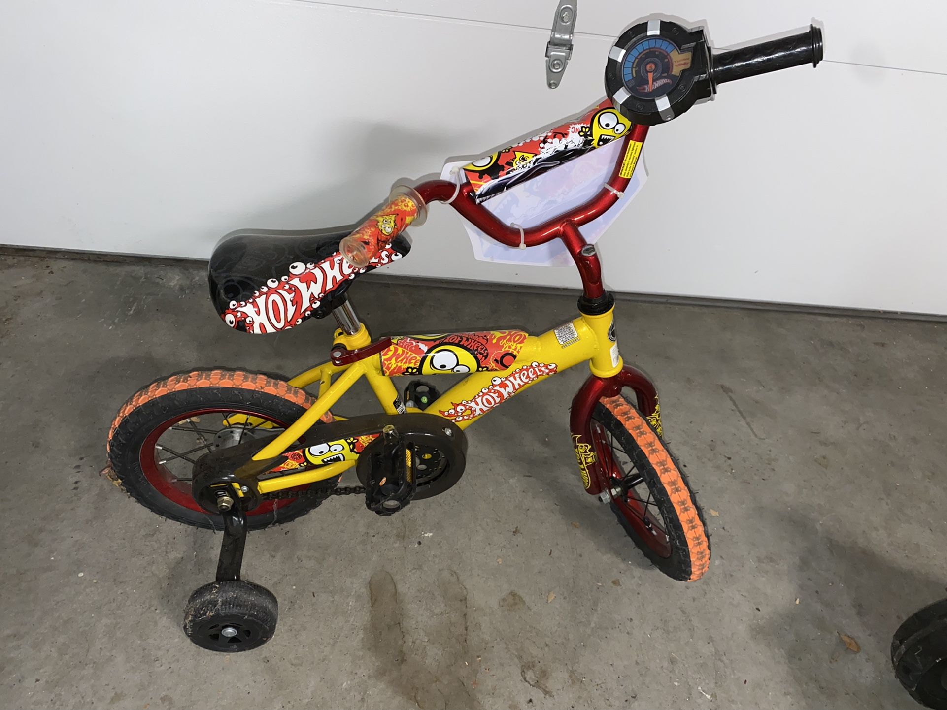 Hot Wheel Bike With Training Wheels 