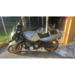 Yamaha  FZR 600