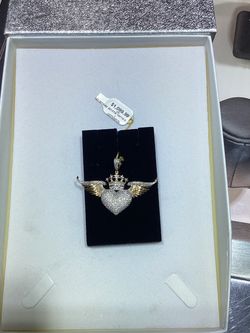 Gold pendant