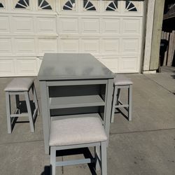 Rustic Dining Table with 4 Barstools (Like New)