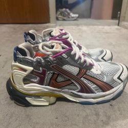 balenciaga trackers