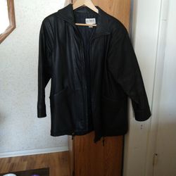Ladies Leather Coat-Liz Baker, size Large