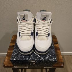Jordan 4s Midnight Navy
