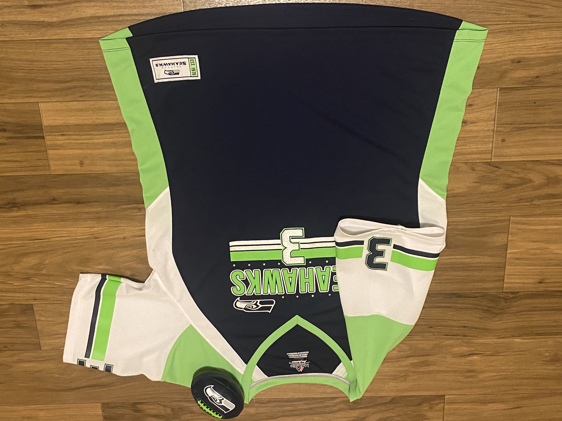 Seattle Seahawks Wilson Jersey for Sale in Bremerton, WA - OfferUp