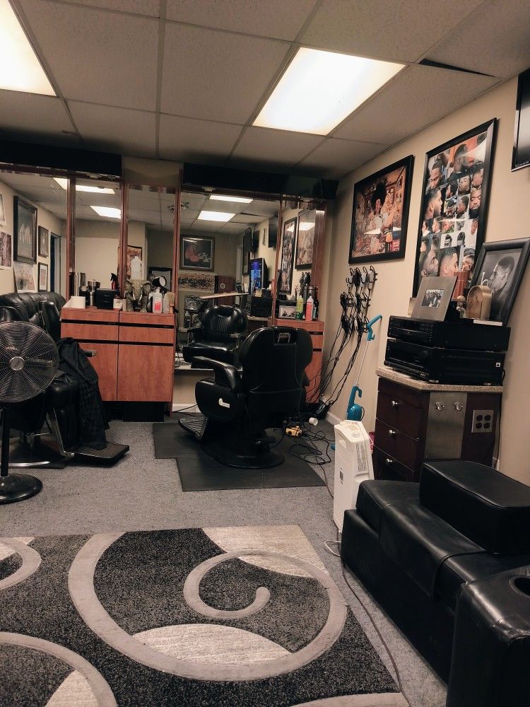 BARBERSHOP BARBER 💈 EQUIPMENT CHAIRS, STATIONS READ THE INFO PLEASE