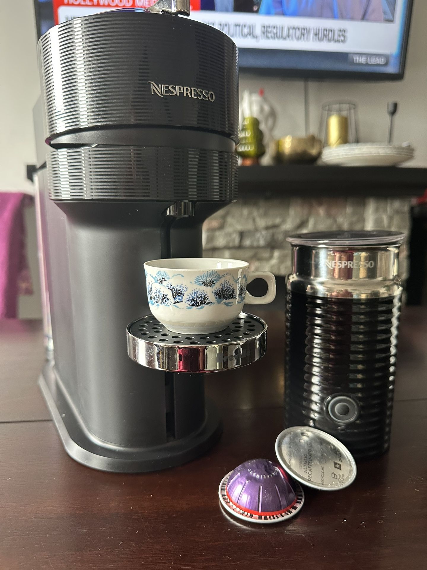 Nespresso Coffee Machine/ Very Good Condition
