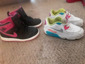 Girls nikes size 9c