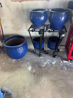 Blue decrative pots
