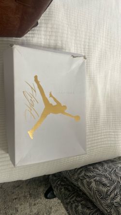 Women’s air Jordan 4 Retros ( Metalic gold)