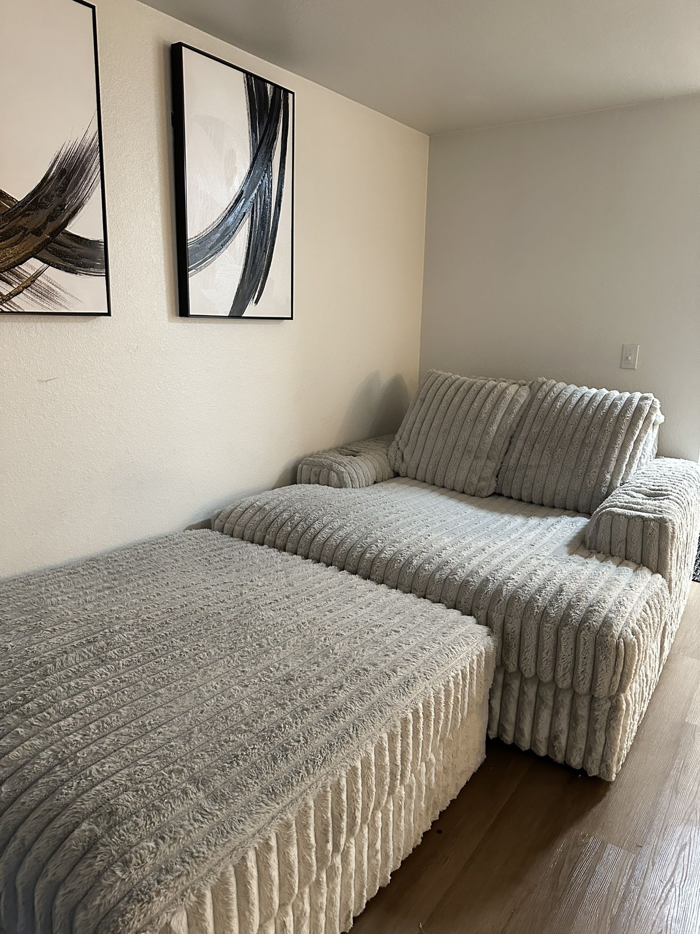 Oversized chaise 