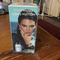 Laundry woman perfume