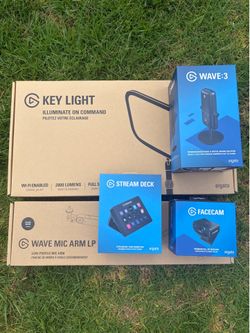 NEW Elgato Streaming Bundle | Stream Deck + Facecam + Wave:3 Mic + Key Light + Accessories
