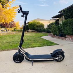 BOOSTED REV SCCOTER Brand New