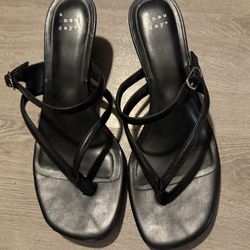 Women’s Heel Sandles Size 8