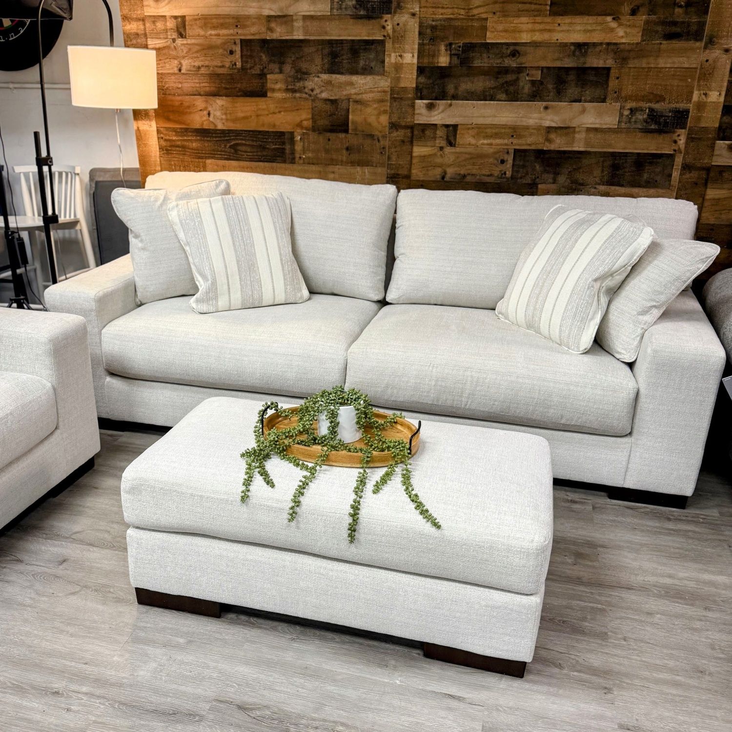 Maggie 8' Modern Sofa | 🚛 WHITE GLOVE DELIVERY