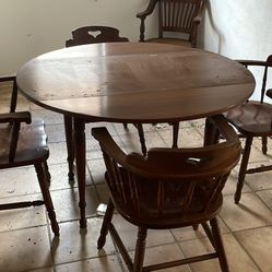 Antique maple wood dining table w 4 chairs. As is pick up deliver. 48x30