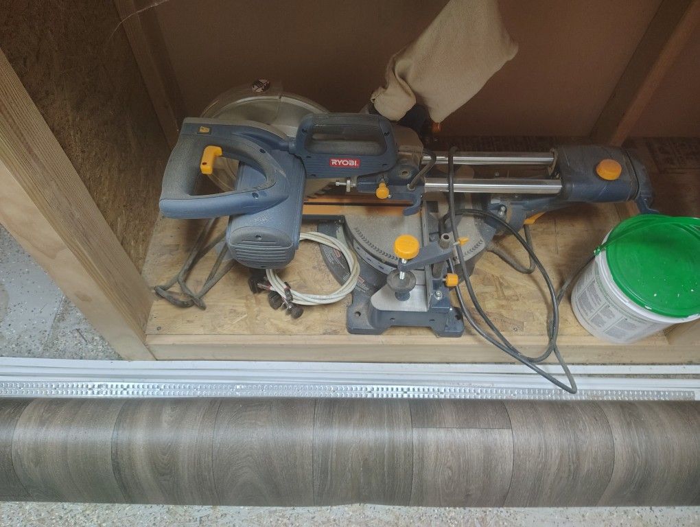 Ryobi Saw