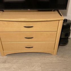 Dresser With 3 Drawers
