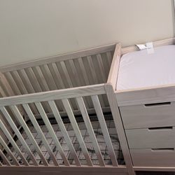 Carters By Davinci Crib / Storage / Changer