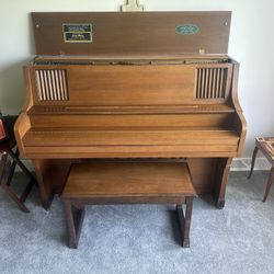 Story & Clark Piano