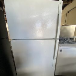 GE Top & Bottom Refrigerator 