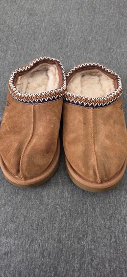 Unisex uggs slides size 8
