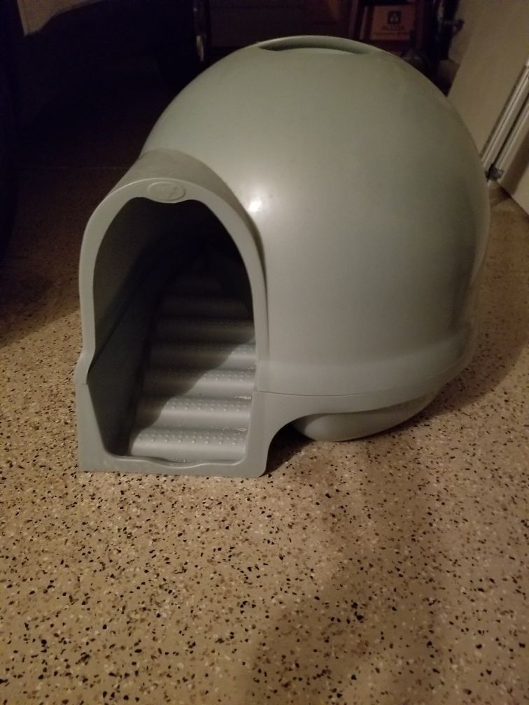 Cat litter box