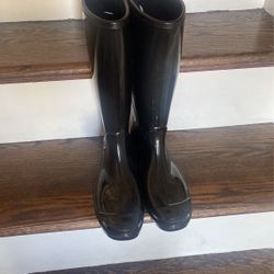 Rain boots size 8 women’s