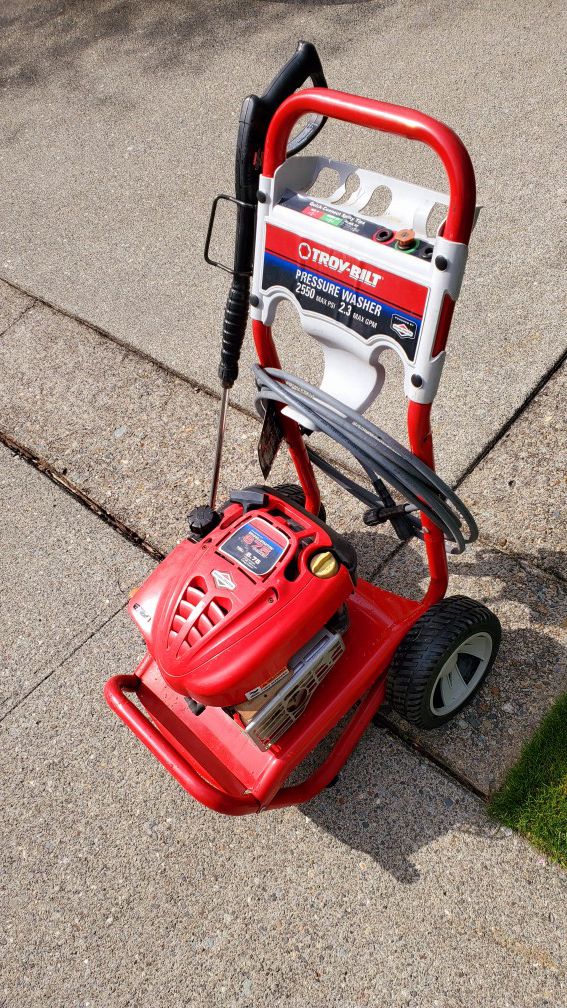 Troy Bilt 2550 Pressure Washer 25 foot hose with wand.