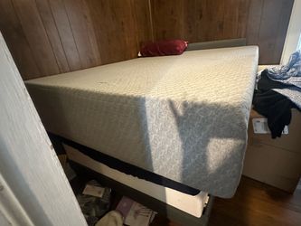 14” like new mattress memory foam
