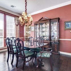 Solid Wood Dining Table & Matching Hutch – Excellent Condition
