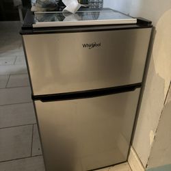 Mini Fridge 